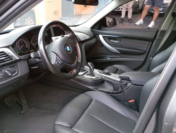 BMW 320i 2018 - Image 9