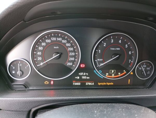 BMW 320i 2018 - Image 12