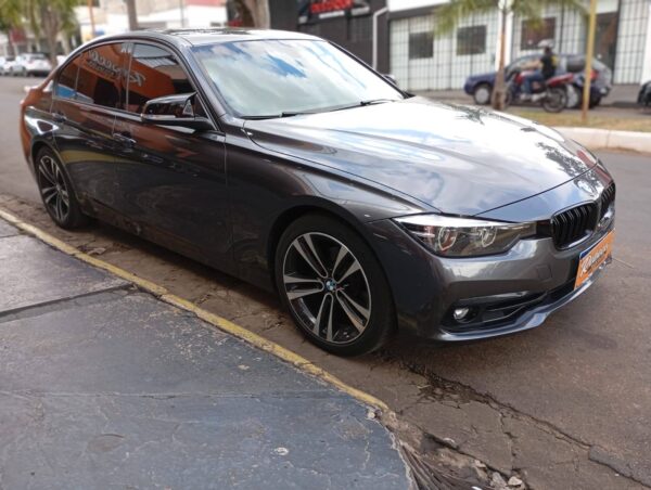 BMW 320i 2018 - Image 4