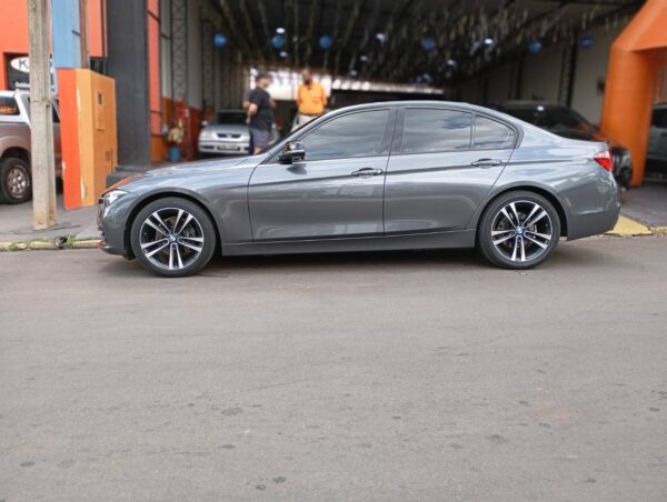 BMW 320i 2018 - Image 6