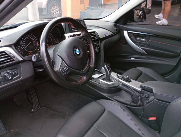 BMW 320i 2018 - Image 8