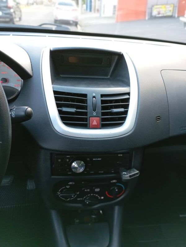Peugeot 208 2013 - Image 9