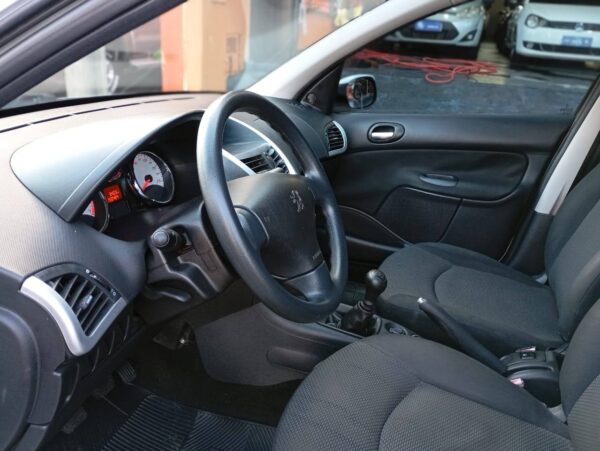 Peugeot 208 2013 - Image 8
