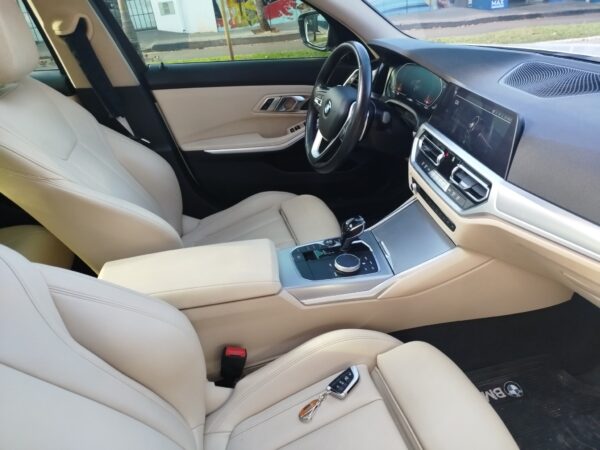 BMW 320 I 2020 - Imagem 2